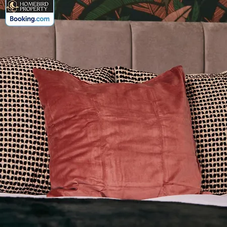 Spacious 4bdr House By Homebird Management Short Lets & Serviced With Private Parking & Garden *