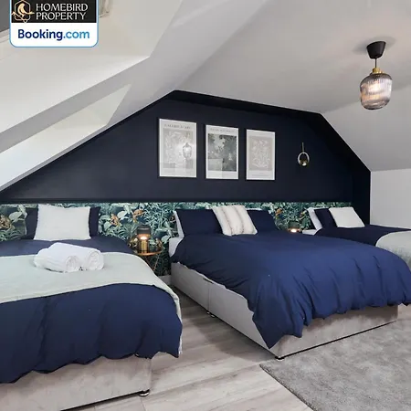 Spacious 4bdr House By Homebird Management Short Lets & Serviced With Private Parking & Garden * Лидс