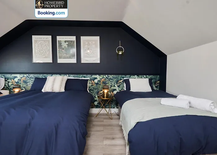 Holiday home Spacious 4bdr House By Homebird Management Short Lets & Serviced With Private Parking & Garden Leeds (West Yorkshire)