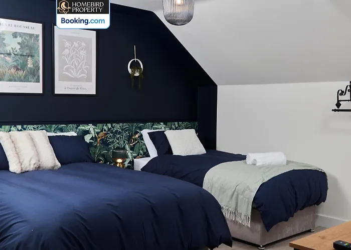 Spacious 4bdr House By Homebird Management Short Lets & Serviced With Private Parking & Garden Holiday home Leeds (West Yorkshire)