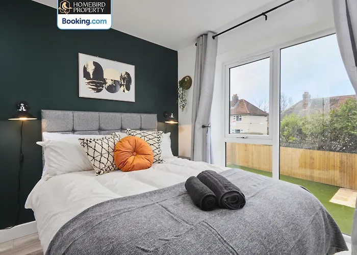 Spacious 4bdr House By Homebird Management Short Lets & Serviced With Private Parking & Garden *